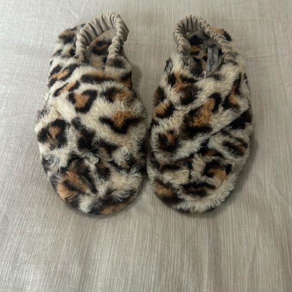 Furry cheetah slippers girls size 3 - Picture 1 of 3